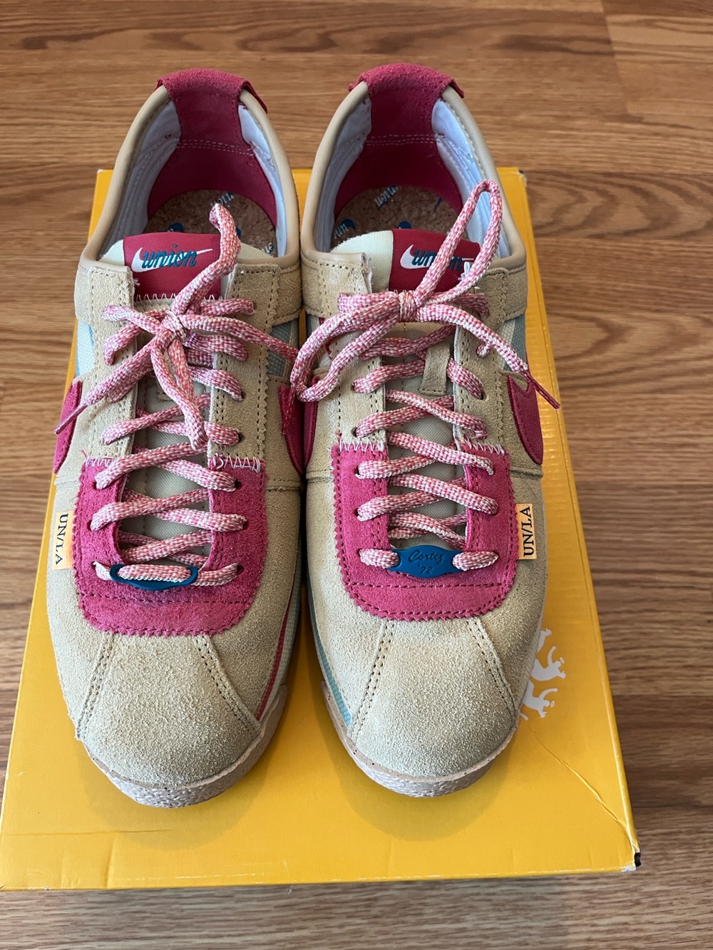 Men’s Neutral and Pink Casual Sneakers